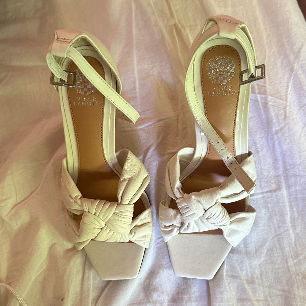 Vince Camuto Ivory Knotted Sandals nwot